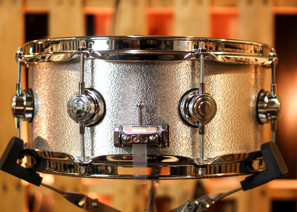 DW 5.5x13 Collector's 3mm Wrinkle Coat Aluminum Snare Drum - DRVA5513SVC